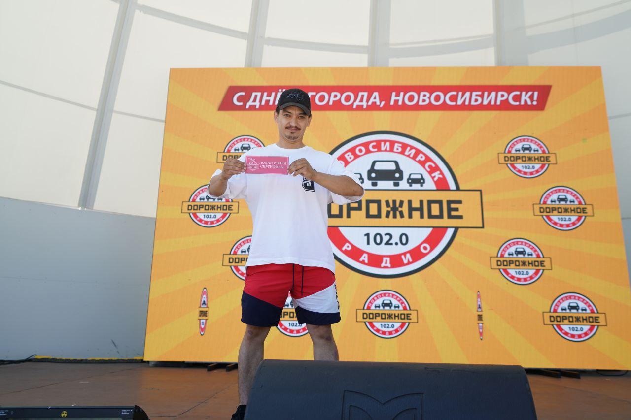 Фото Kamazz на сцене и воздушные гимнасты: онлайн-репортаж празднования 131-летия Новосибирска в парке «Арена» 20